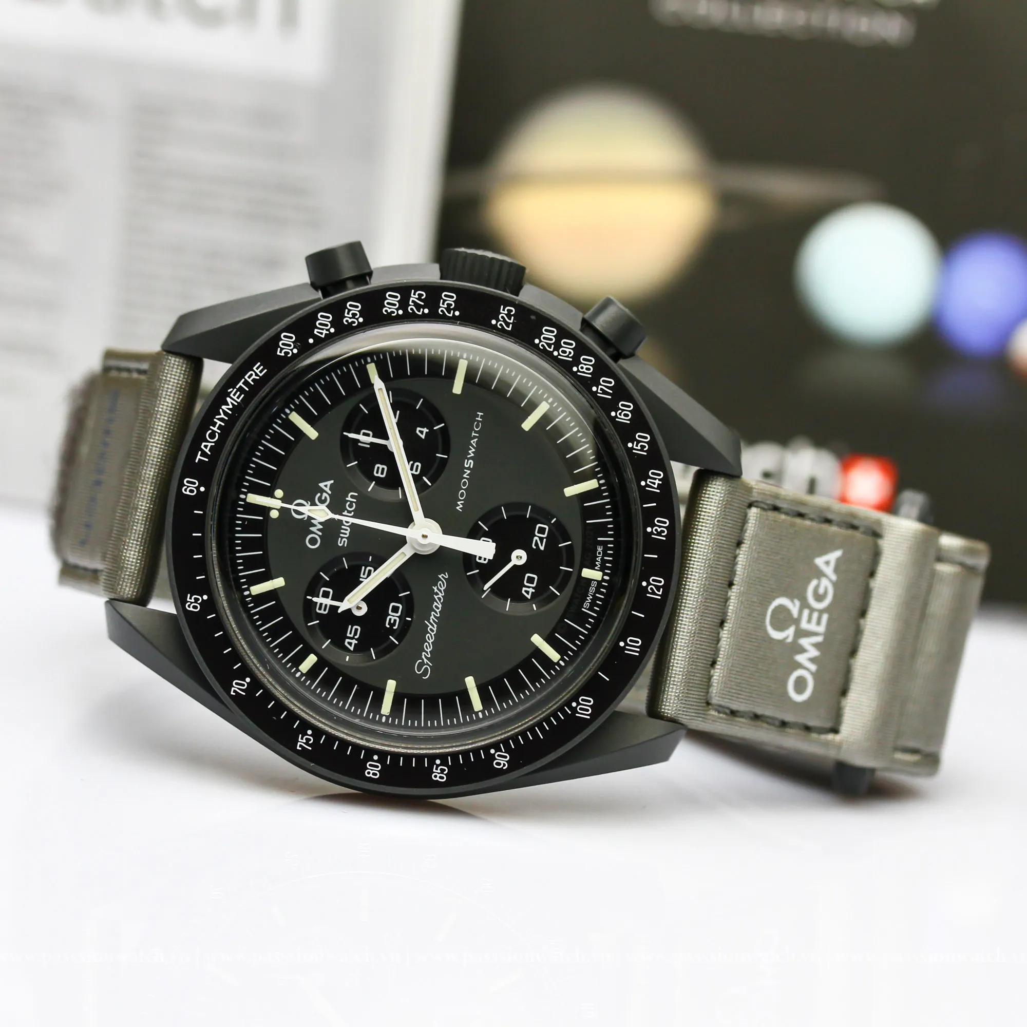 dong-ho-omega-x-swatch-bioceramic-moonswatch-mission-to-mercury-so33a100-4 dong ho omega x swatch bioceramic moonswatch mission to mercury so33a100 4 | Passion Watch