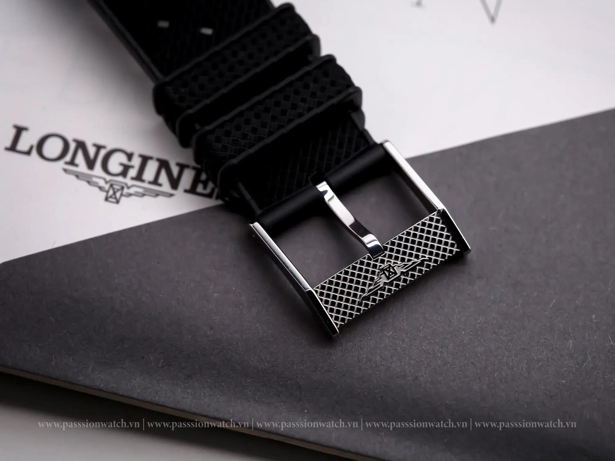 dong-ho-longines-heritage-skin-diver-l2-822-4-56-9-10 dong ho longines heritage skin diver l2 822 4 56 9 10 | Passion Watch