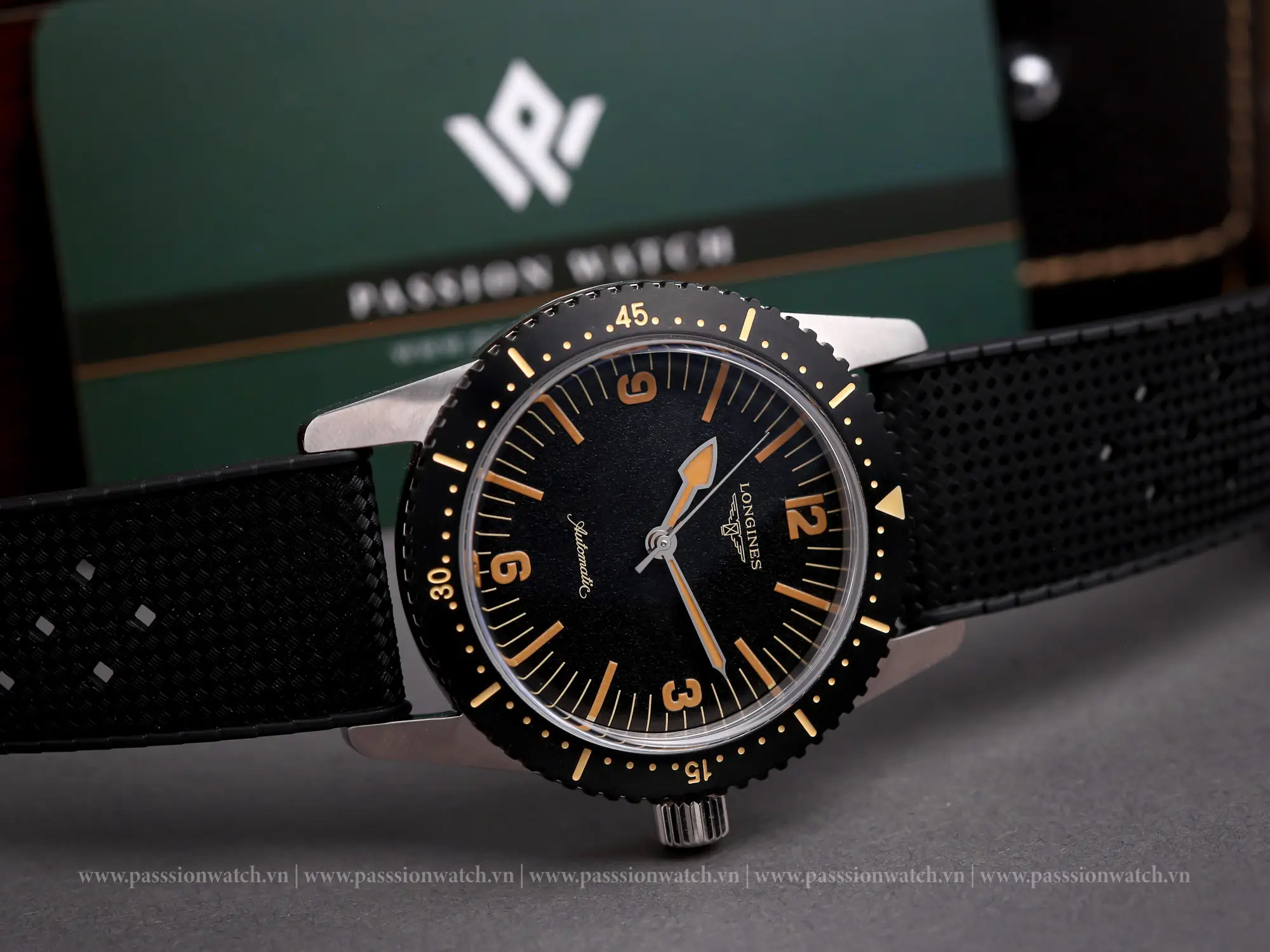 dong-ho-longines-heritage-skin-diver-l2-822-4-56-9-12 dong ho longines heritage skin diver l2 822 4 56 9 12 | Passion Watch