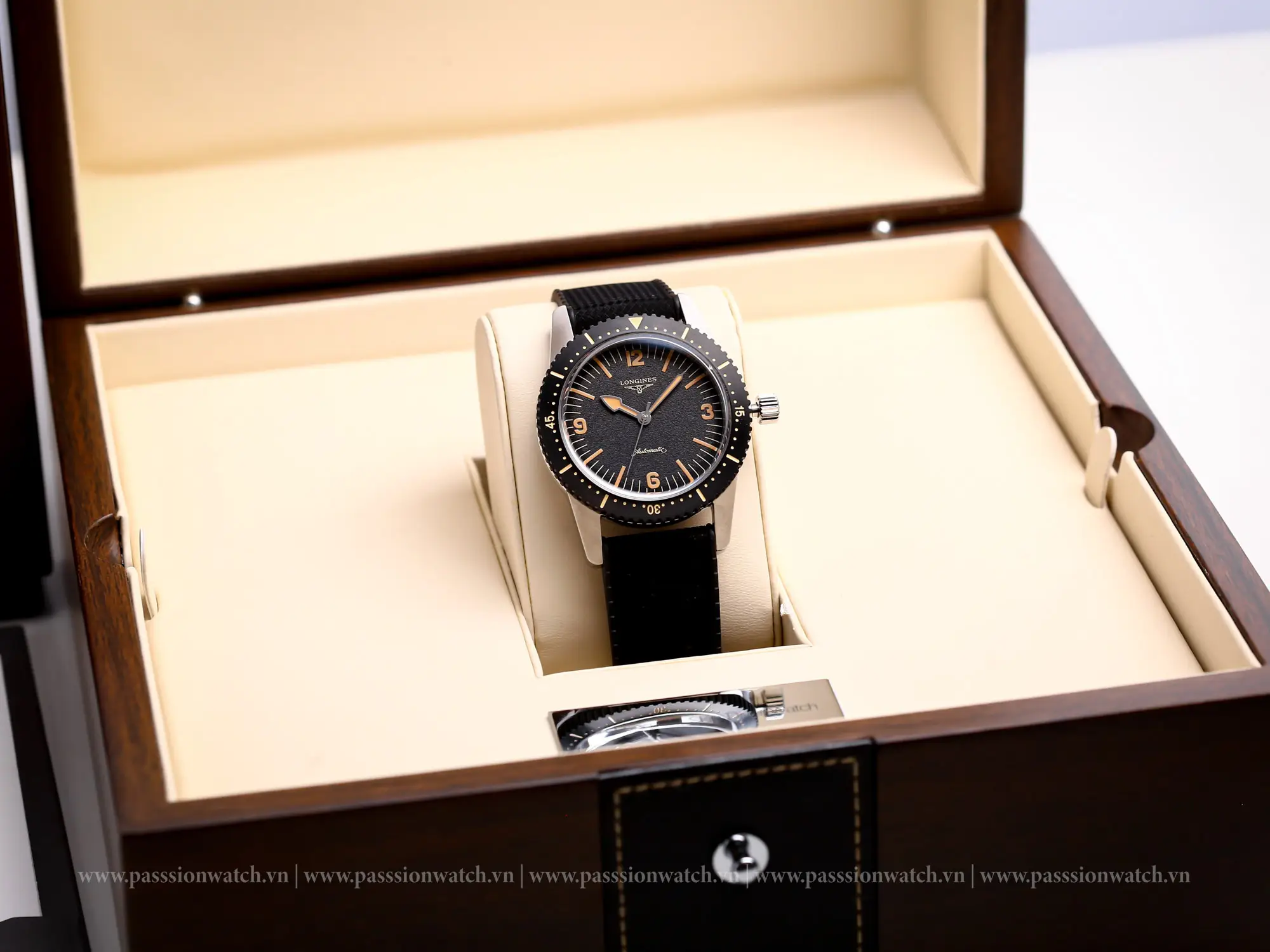 dong-ho-longines-heritage-skin-diver-l2-822-4-56-9 dong ho longines heritage skin diver l2 822 4 56 9 | Passion Watch