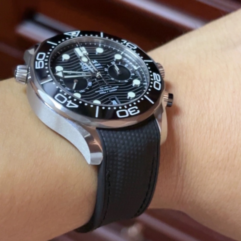day-cao-su-cho-omega-seamaster-300m-chronograph-44mm-2 Dây Cao Su Cho Omega Seamaster 300M Chronograph (44mm)