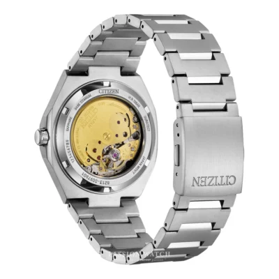 citizen zenshin nj0180 80a 6 Mặt sau đồng hồ Citizen Zenshin NJ0180-80A với nắp lưng trong suốt, lộ rõ bộ máy cơ tự động Caliber 8213 cùng các chi tiết cơ học tinh vi.