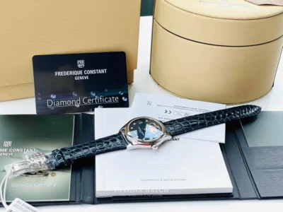 Mẫu đồng hồ Frederique Constant FC-310NDHB3B6 với mặt số xanh dương nổi bật, ô lộ cơ hình trái tim độc đáo và kim chỉ giờ màu trắng, dây đeo da cá sấu màu xanh dương tinh tế, mang đến sự hoàn hảo cho phong cách thời trang đẳng cấp.