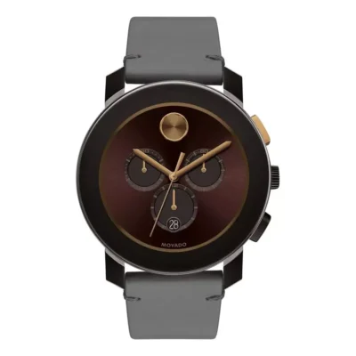 Movado Large Bold 3600445 với mặt số màu nâu, kim chỉ giờ màu vàng nổi bật trên nền dial tinh tế, vỏ màu đen sang trọng và dây da màu xám, mang đến vẻ đẹp mạnh mẽ nhưng vẫn thanh lịch.