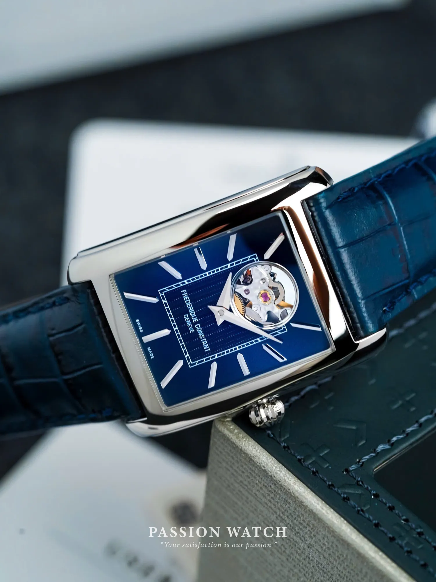 dong-ho-frederique-constant-classics-carree-heart-beat-fc-311n4c6-5 Đồng Hồ Frederique Constant Classics Carree Heart Beat FC-311N4C6 mặt số xanh dương, thiết kế lộ cơ Open Heart