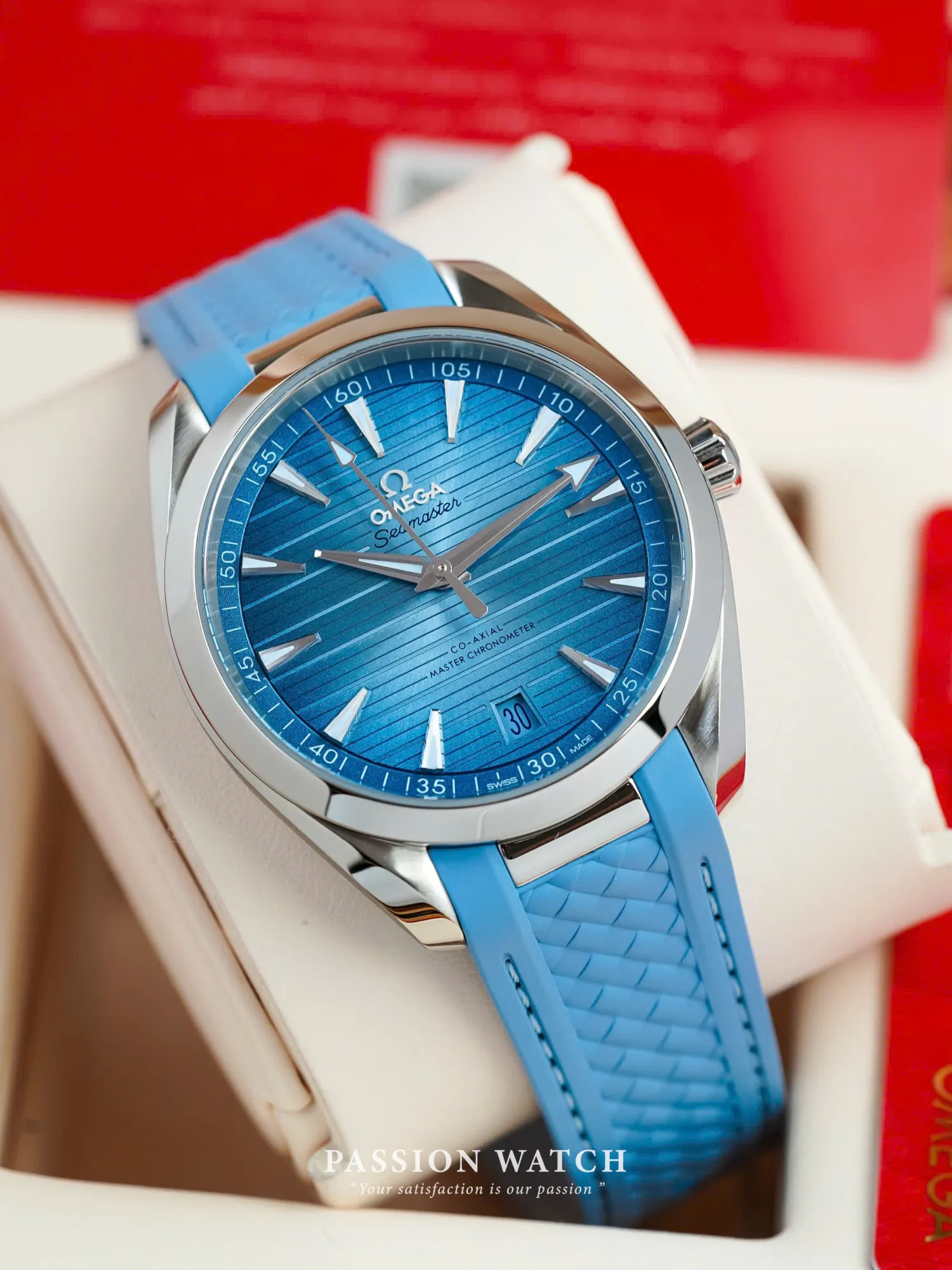 dong-ho-omega-seamaster-aqua-terra-220-12-41-21-03-008-22012412103008-6 Đồng Hồ Omega Seamaster Aqua Terra 220.12.41.21.03.008 ( 22012412103008 ) mặt số xanh dương, dây cao su màu xanh