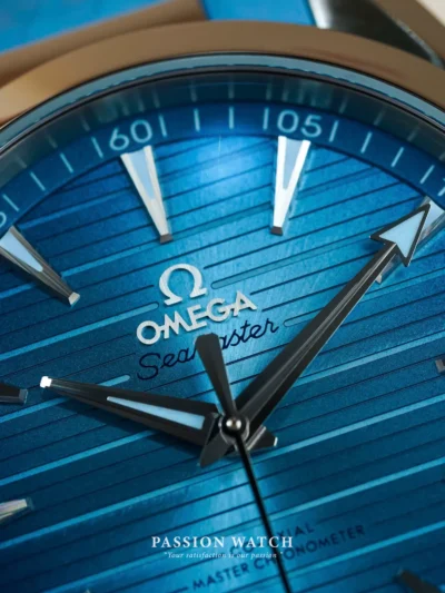 dong ho omega seamaster aqua terra 220 12 41 21 03 008 22012412103008 9 Logo góc 12h trên mặt số Đồng Hồ Omega Seamaster Aqua Terra 220.12.41.21.03.008 ( 22012412103008 )